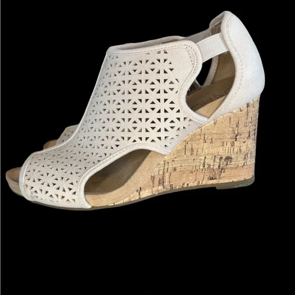 Life Stride Soft System Suede Cut Out Open Toed Sandals W/Cork Wedge Col… - Picture 3 of 5